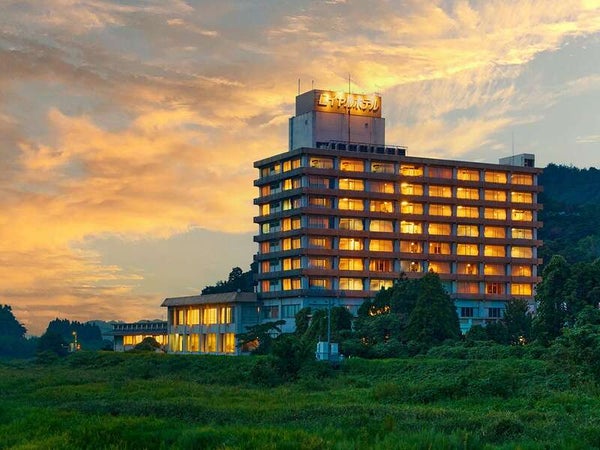 【福岡・熊本・鹿児島県内/博多駅・小倉駅発】 年度末大感謝祭!三朝温泉ロイヤルディナービュッフェと出雲大社2日間3